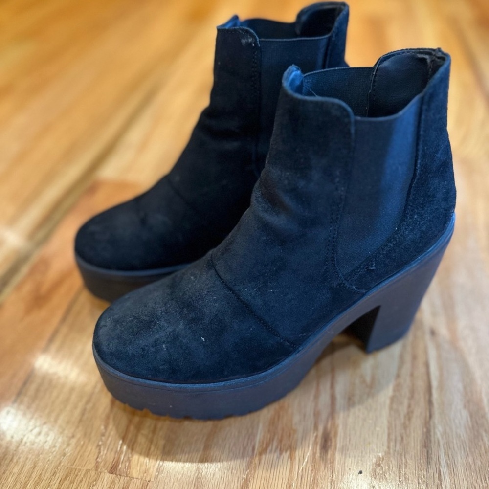 Steve Madden black suede chunky heel booties